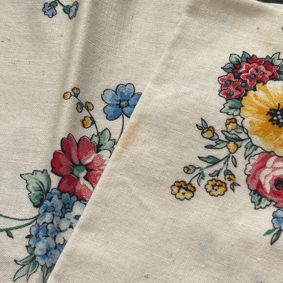 4 VTG Cloth Napkins Cream Yellow Red Floral Upcycle Crafting STAINS - Picture 3 of 8
